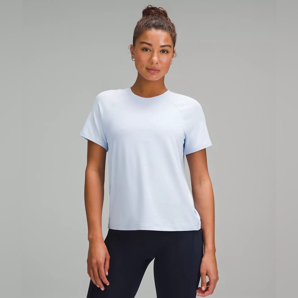 Lululemon License to Train Classic-Fit T-Shirt size 4 light blue